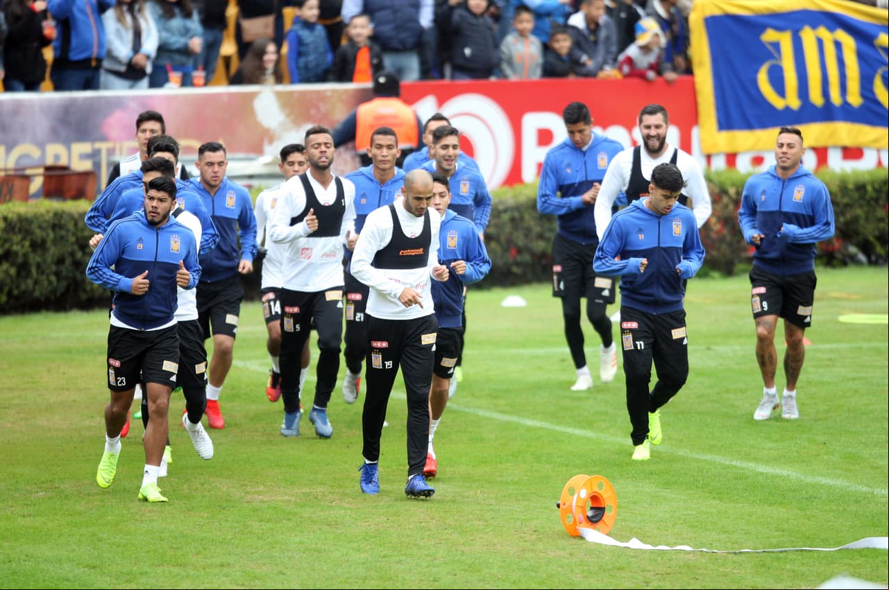 Tigres vivió una jornada especial con más de 10 mil aficionados que vieron un entrenamiento que, en ausencia del técnico Ricardo 'Tuca' Ferretti, fue una reconexión previo al regreso de la Liga MX.