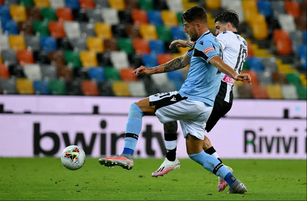 Juventus deja ir una ventaja de 0-2 sobre el Sassuolo y terminan empatando 3-3, la Lazio y la Sampdoria no se hacen daño y se conforman con un punto y la Roma logra imponerse 2-1 en casa al Hellas Verona.