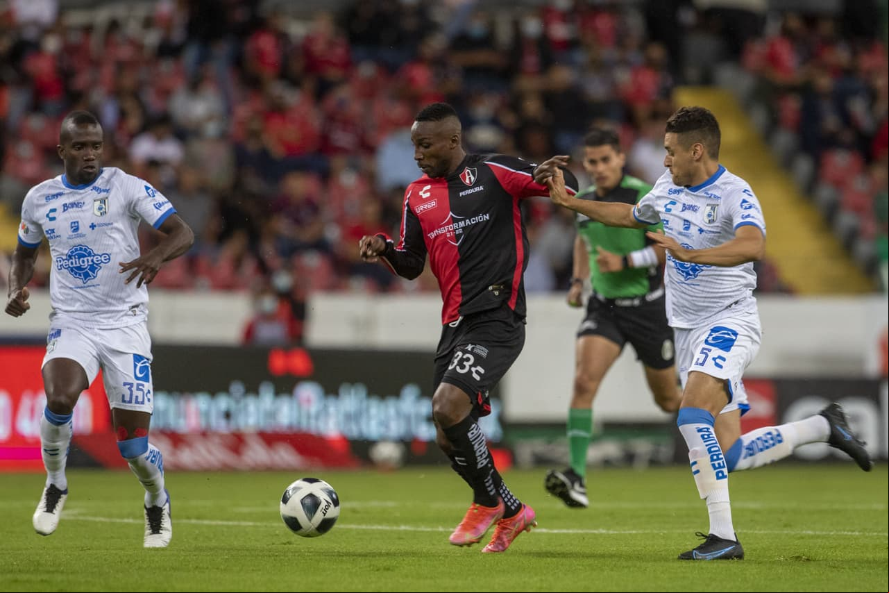 Julio Furch y Christopher Trejo son los encargados de anotar en la victoria 2-0 sobre Querétaro.