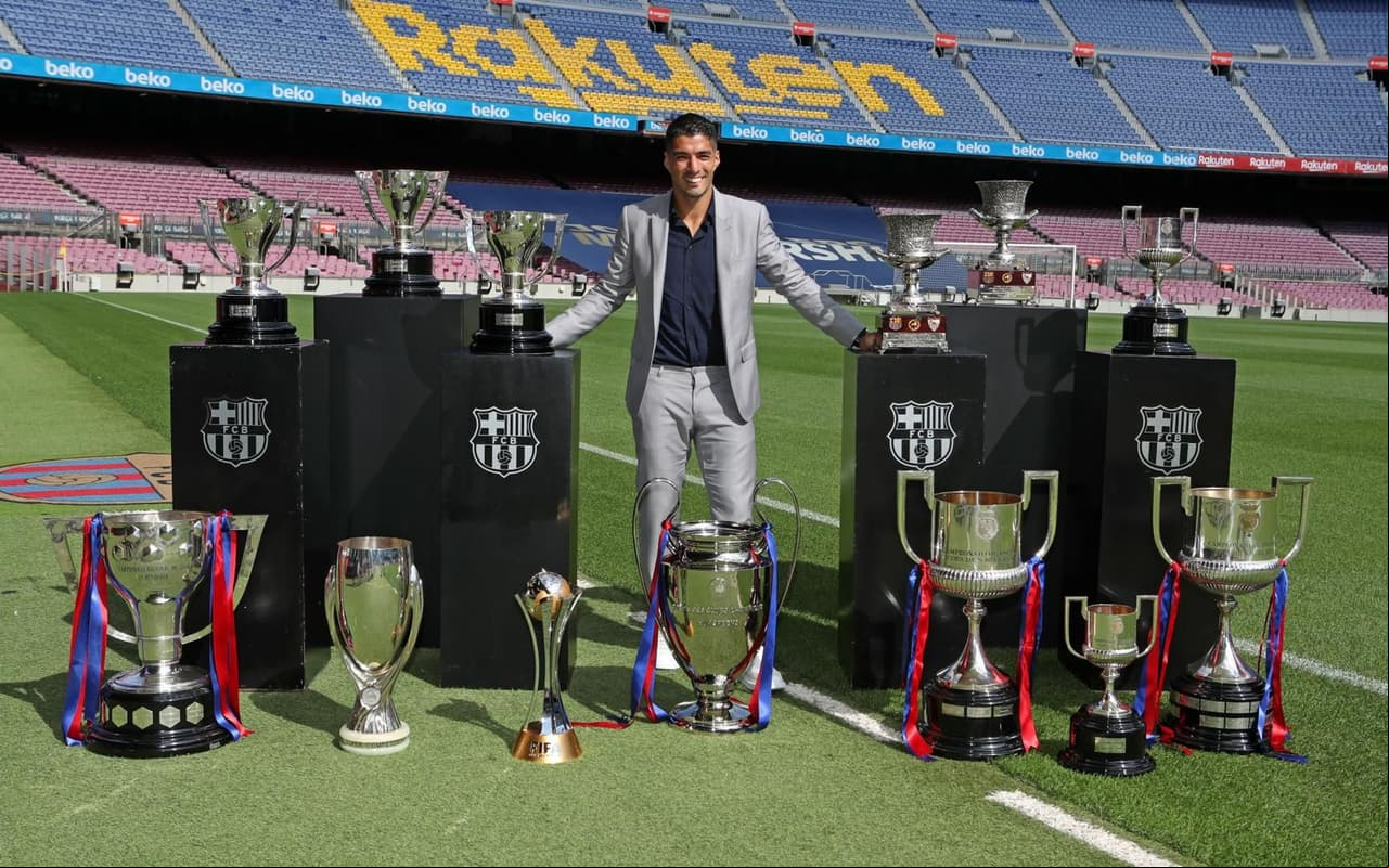 Entre lágrimas y palabras emotivas, el uruguayo se despidió del club al cual perteneció por seis años y siendo el tercer máximo anotador en la historia del Barcelona.