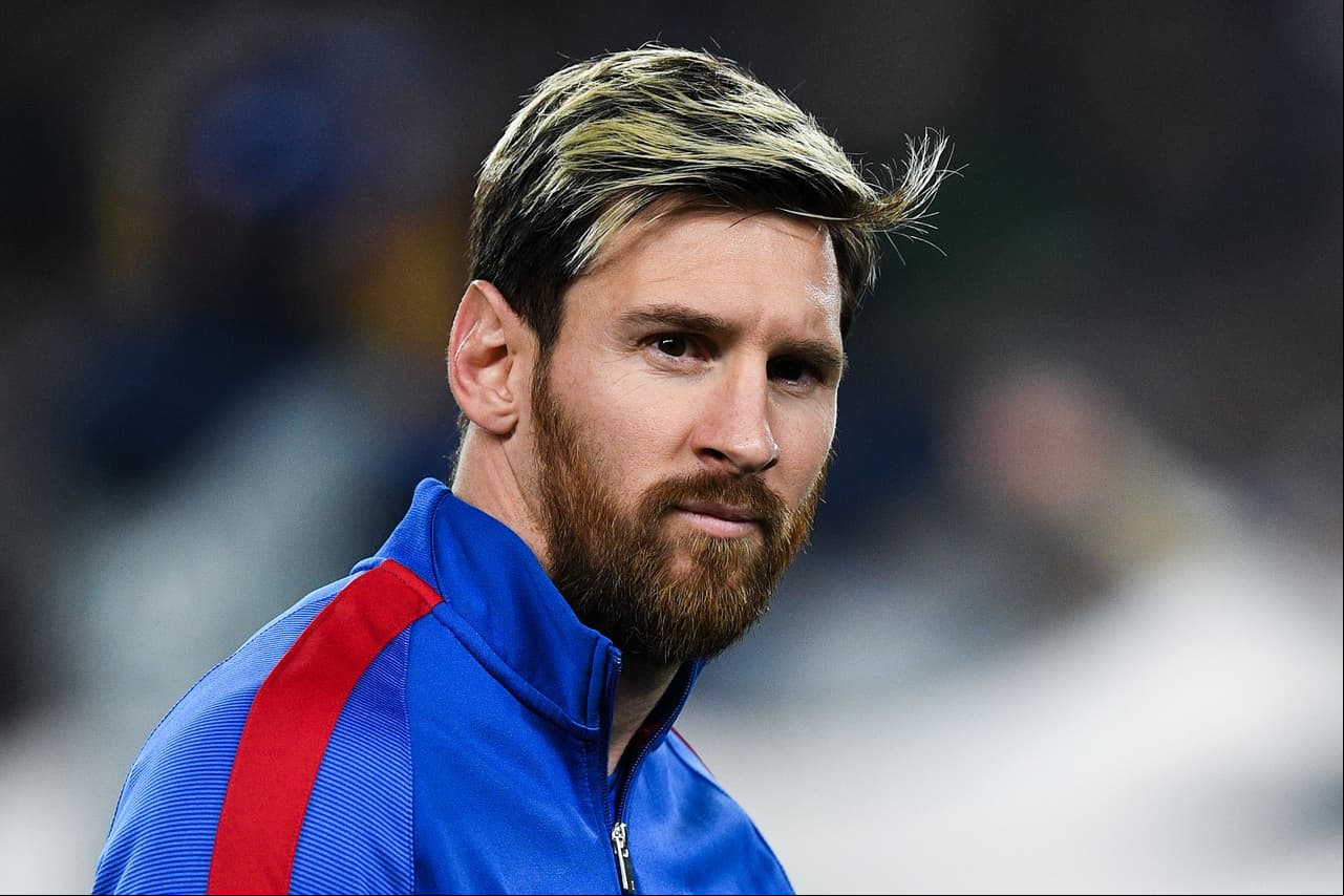 El color de la cabeza se le fue yendo poco a poco, pero la barba seguía allí, algunas veces un poco más arreglada.
