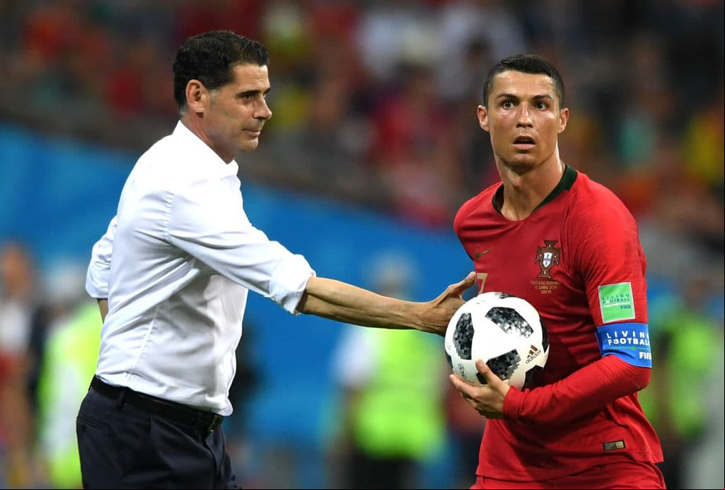 Un acercamiento apenas, de Cristiano Ronaldo con Fernando Hierro.