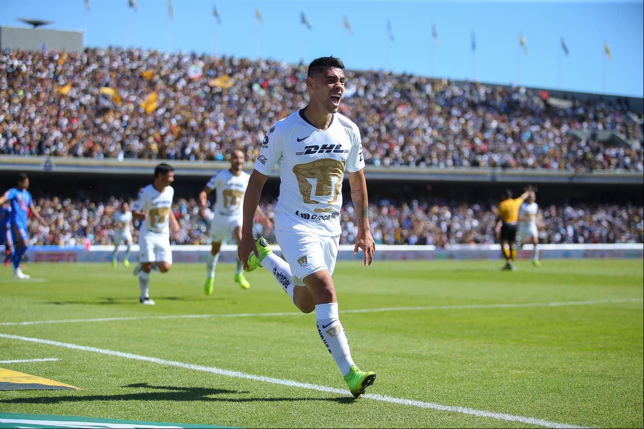 Igualmente, el delantero chileno Felipe Mora se queda en Pumas para el 2019 al ser adquiridos sus derechos deportivos.