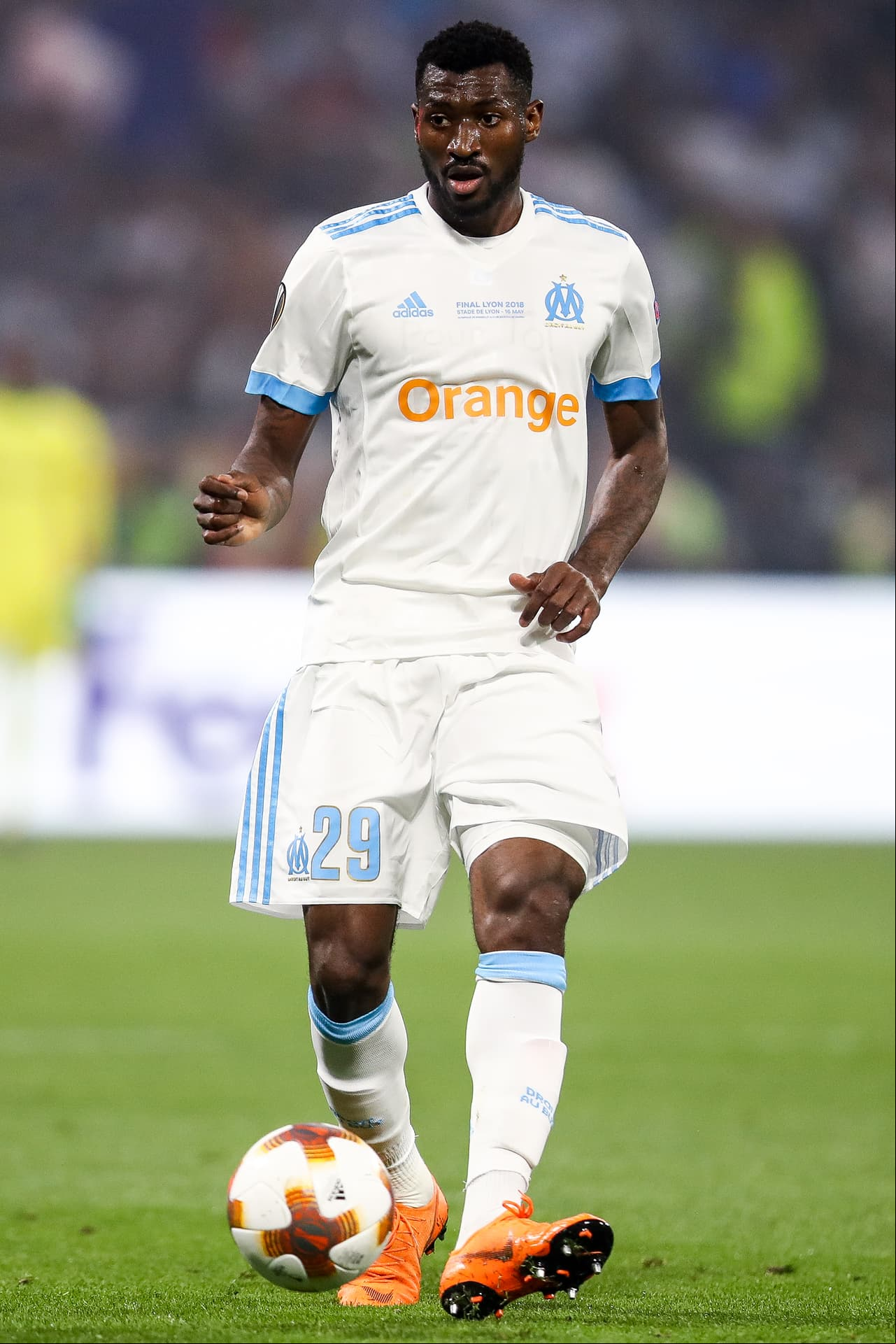Después de tene run buen rendimiento con el Marsella, finalista de Europa League, Andre-Frank Zambo Anguissa estaría pensando en pasar a la Premier League. Wolverhampton es el equipo que suena para tenerlo.