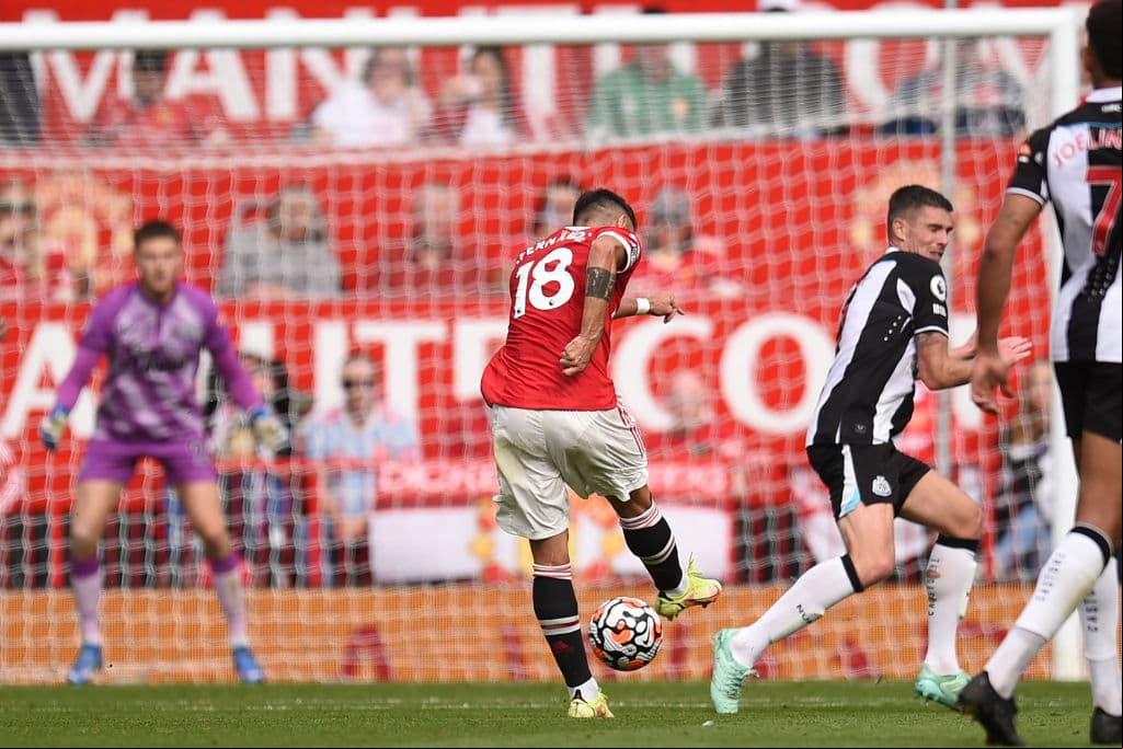 El astro portugués volvió a vestir los colores del equipo que lo vio crecer y con un doblete, CR7 ayuda al Manchester United a golear 4-1 al Newcastle United.