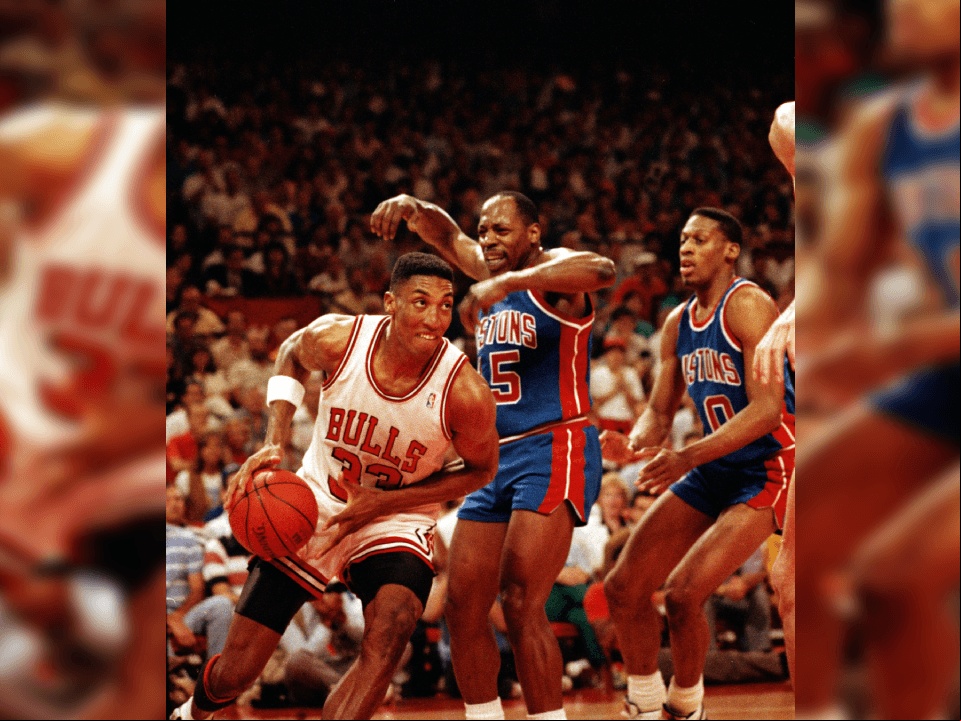 Los Bulls, a pesar de ir mejorando y ser el equipo que siempre habían soñado, se topaban con los Detroit Pistons, rival acérrimo con el cual perdieron dos veces. En este equipo jugaba Dennis Rodman.