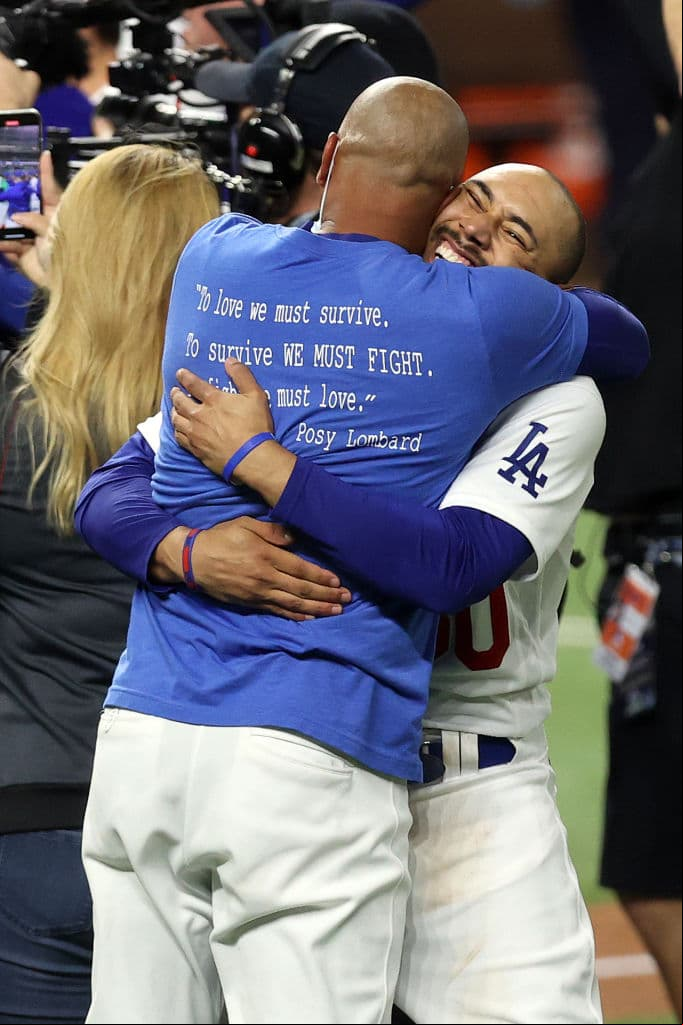 Todo es felicidad en Los Angeles, luego de que los Dodgers consiguieran el tan anisado título de Serie Mundial al derrotar a los Tampa Bay Rays.