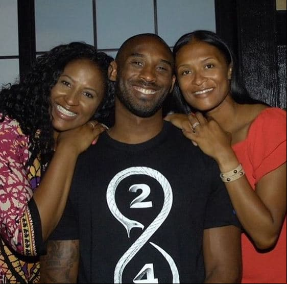Kobe Bryant y sus hermanas.