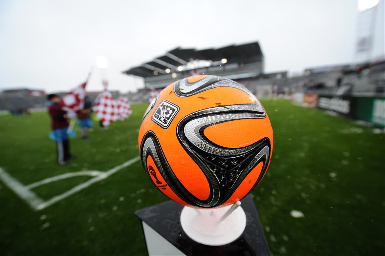 'Brazuca' tuvo también una vistosa versión de juego sobre nieve ese año.