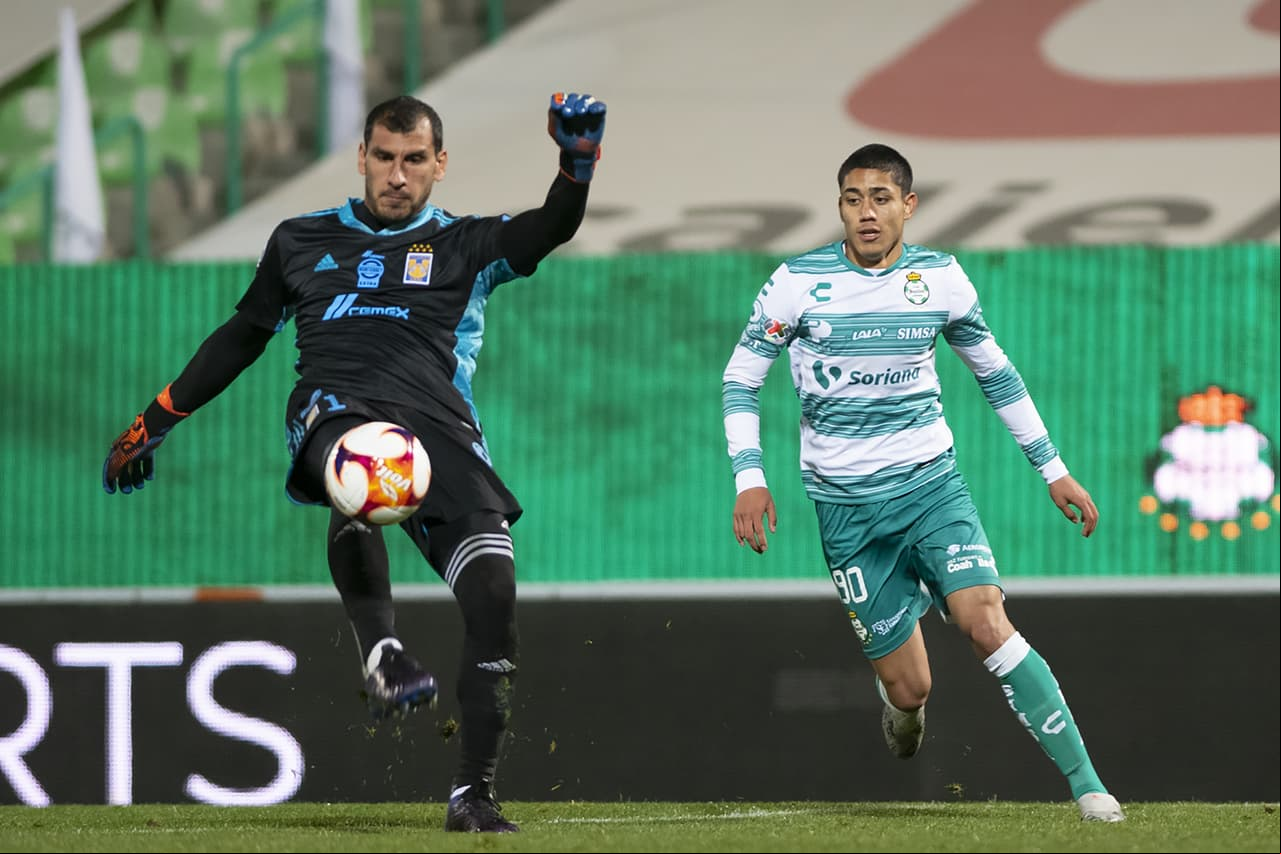 Juan Otero y Eduardo Aguirre son los encargados de la victoria a Santos 2-0 sobre los Tigres.