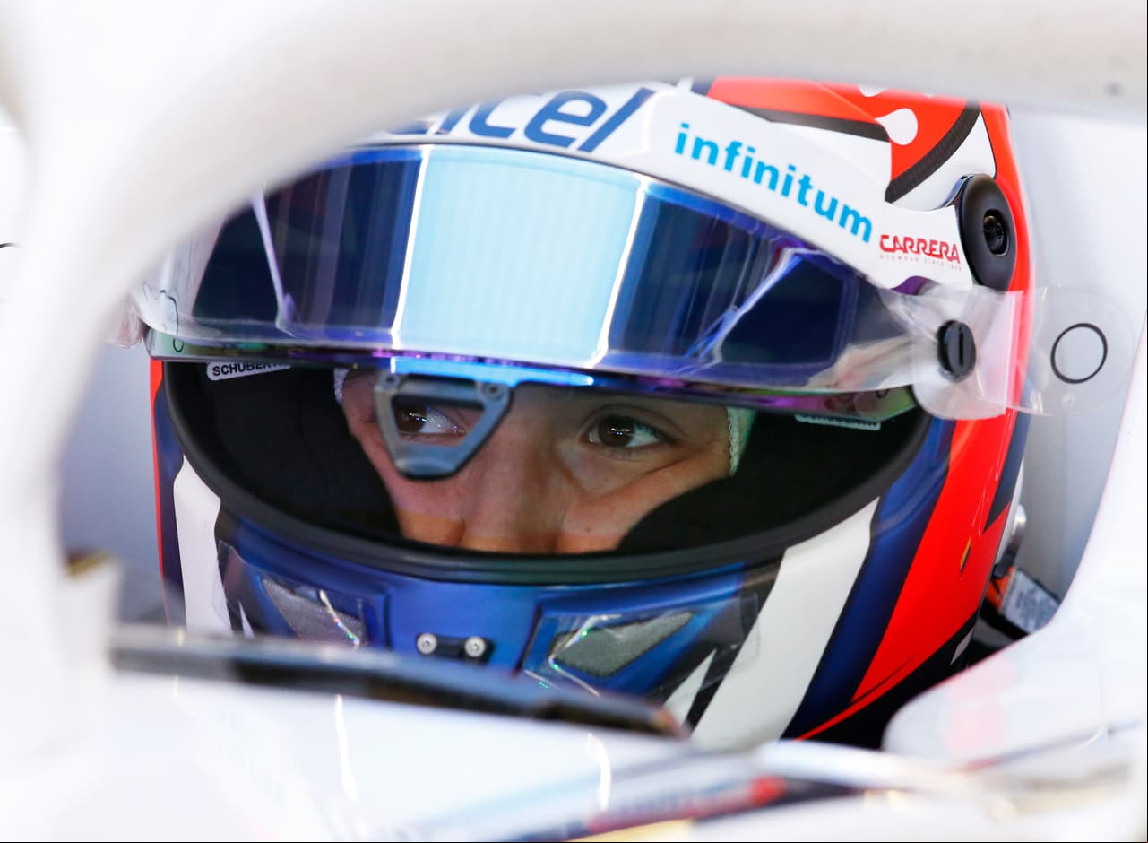 Calderón es piloto de desarrollo y ha conducido los monoplazas en la GP3 Series, lo que le da experiencia en ese tipo de carros.
