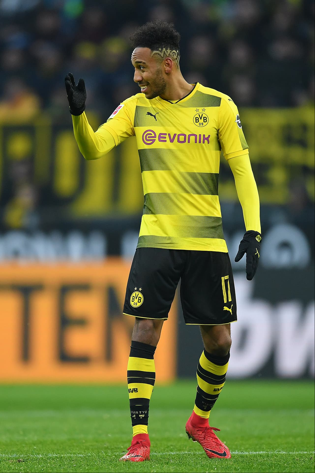 Pierre-Emerick Aubameyang está cada vez más lejos del Dortmund. Un flojo partido el fin de semana hace pensar que su cabeza está más en el Arsenal que allá.