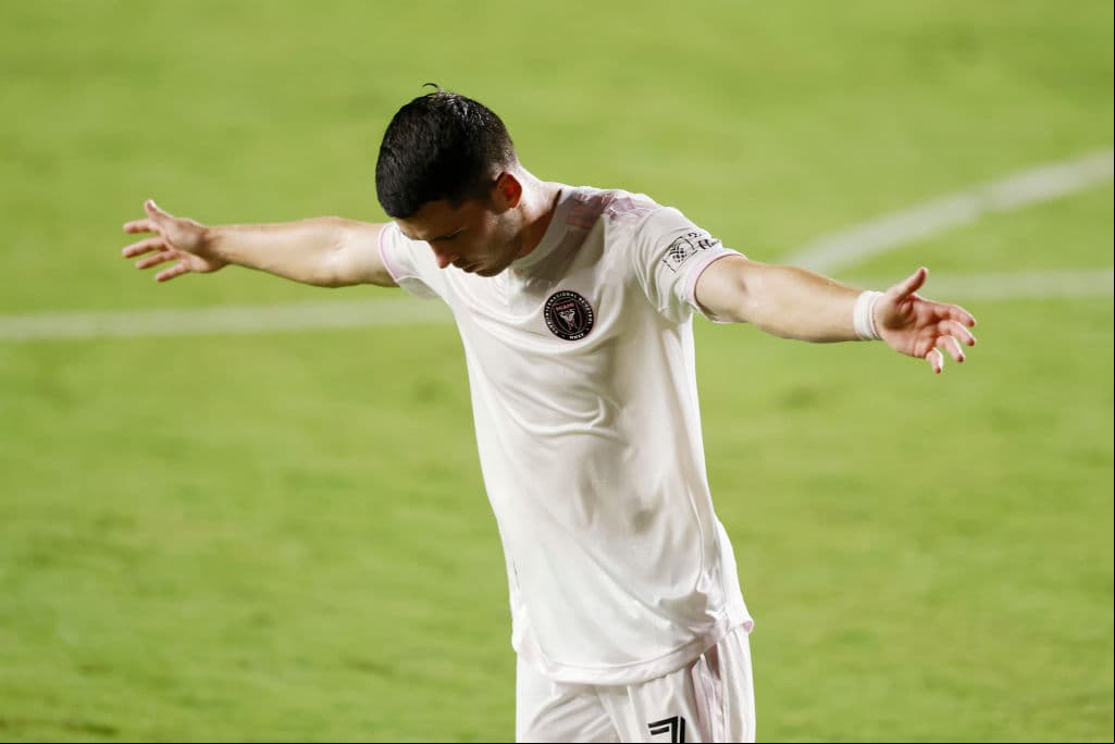 Mitrita abrió el marcador (4’), Morgan (27’, 38’) empató y dio la vuelta al juego. Tinnerholm volvió a emparejar los cartones y nuevamente Mitrita hizo gol al 43’.