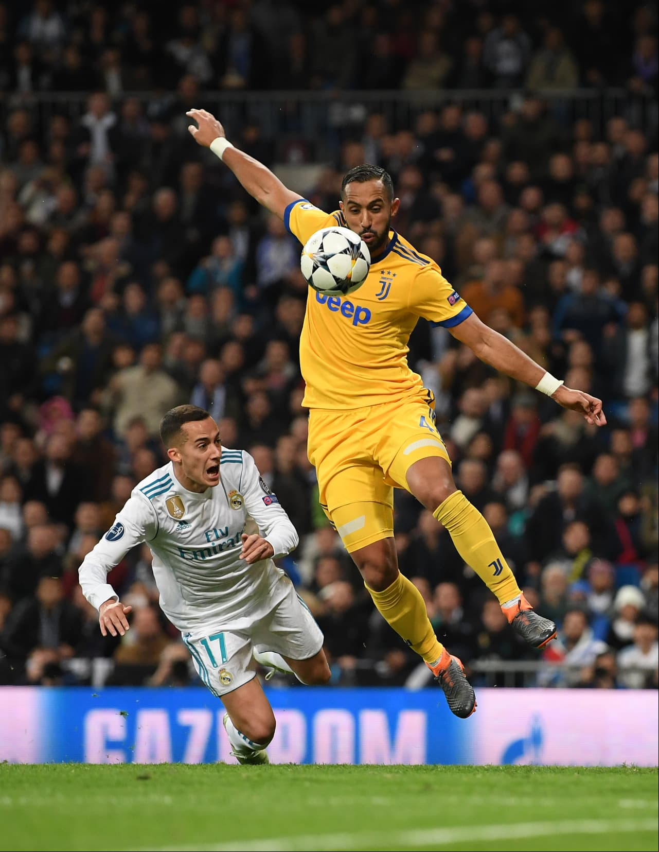 La sanció fue un supuesto empujón de Medhi Benatia contra Lucas Vázquez.