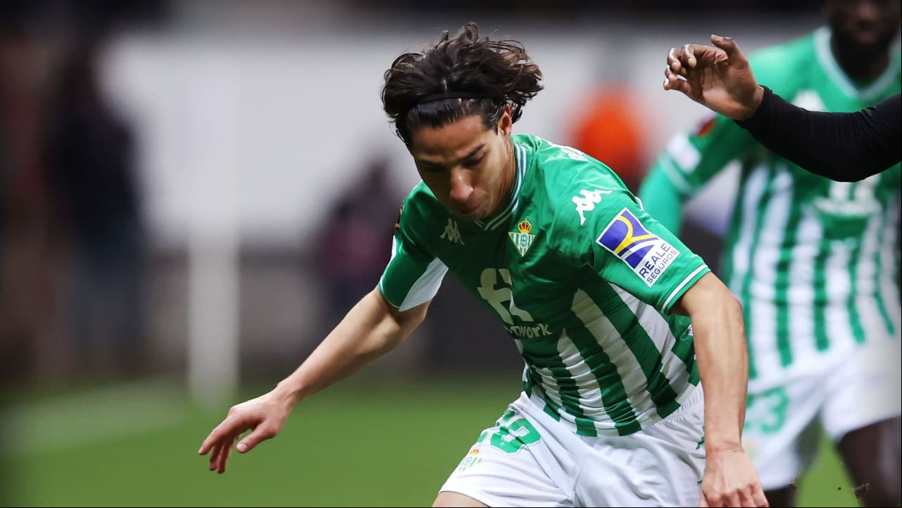 Betis renueva a Diego Lainez y lo cede al Sporting Braga