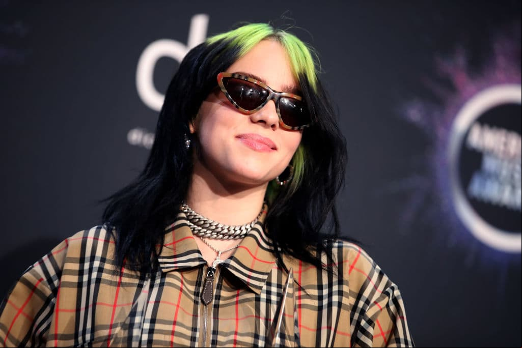 Tras ganar su último Grammy, la cantante decidió dejar el color verde atrás para darle la bienvenida al color rubio.
<br>