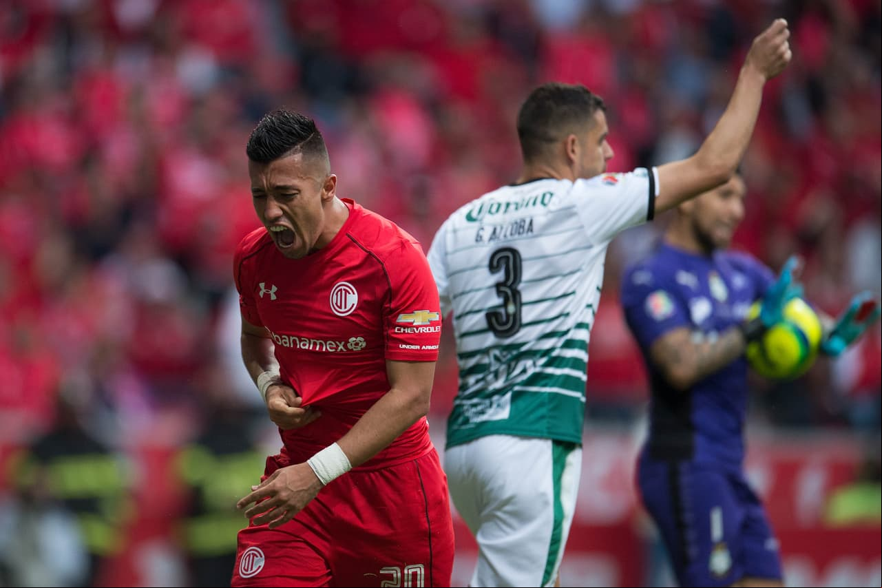 Con el pasar de los minutos, la frustración se apoderó de Toluca que no podía ni siquiera igualar el juego.