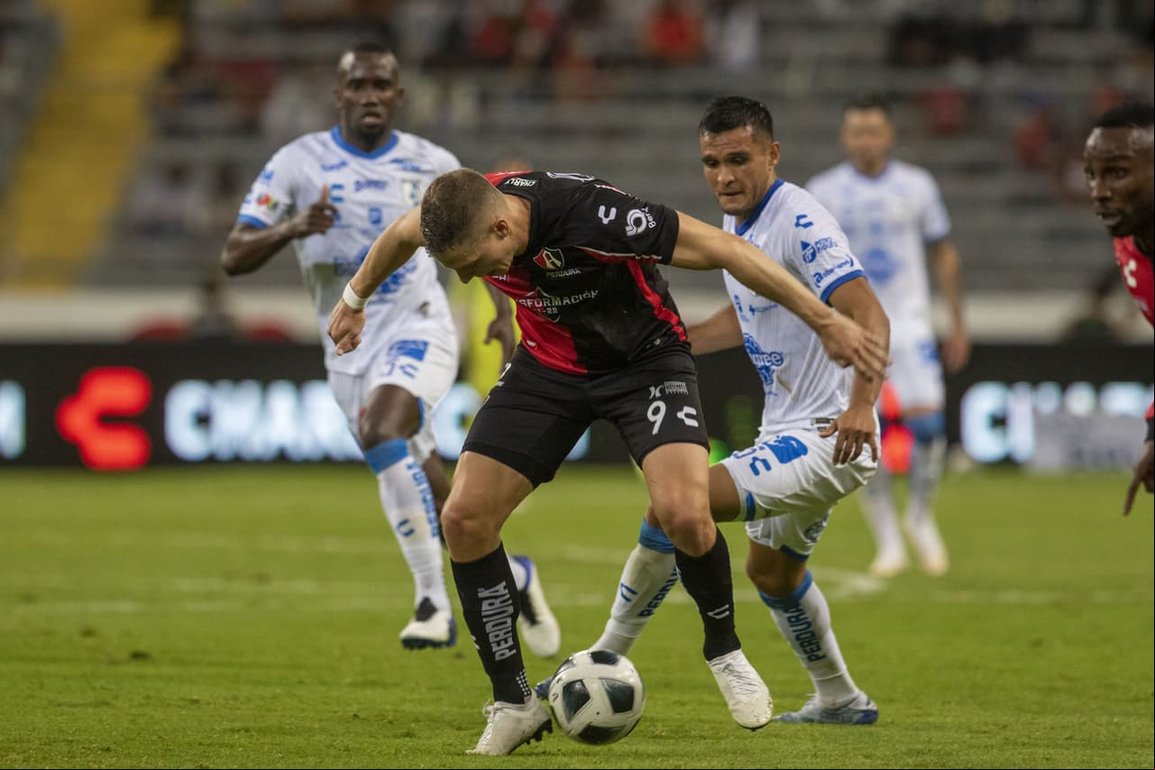 Julio Furch y Christopher Trejo son los encargados de anotar en la victoria 2-0 sobre Querétaro.