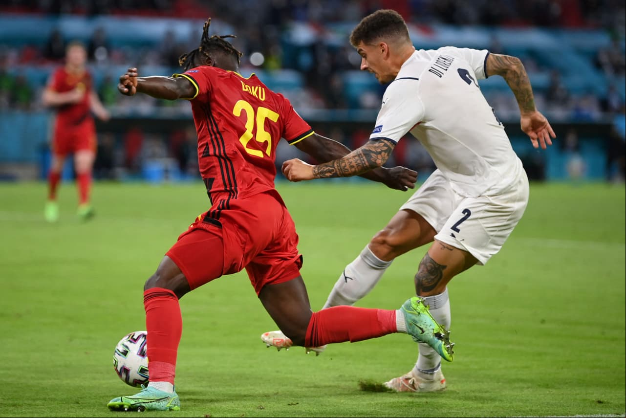 Con una extraordinaria primera parte, Italia consiguió tomar ventaja de dos goles y aunque Lukaku puso a Bélgica en el partido, los de Mancini supieron aguantar el marcador y meterse entre los cuatro mejores del torneo de naciones de la UEFA.