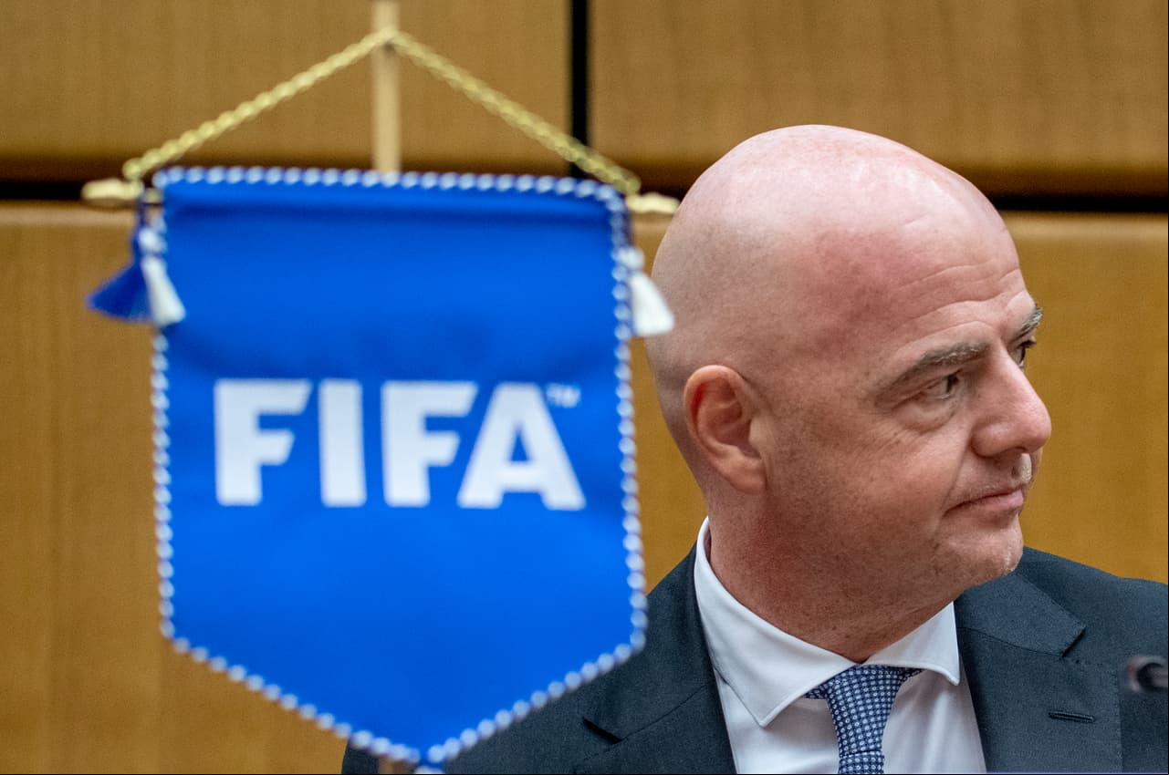 FIFA y la UEFA analizan desafiliar a Grecia 