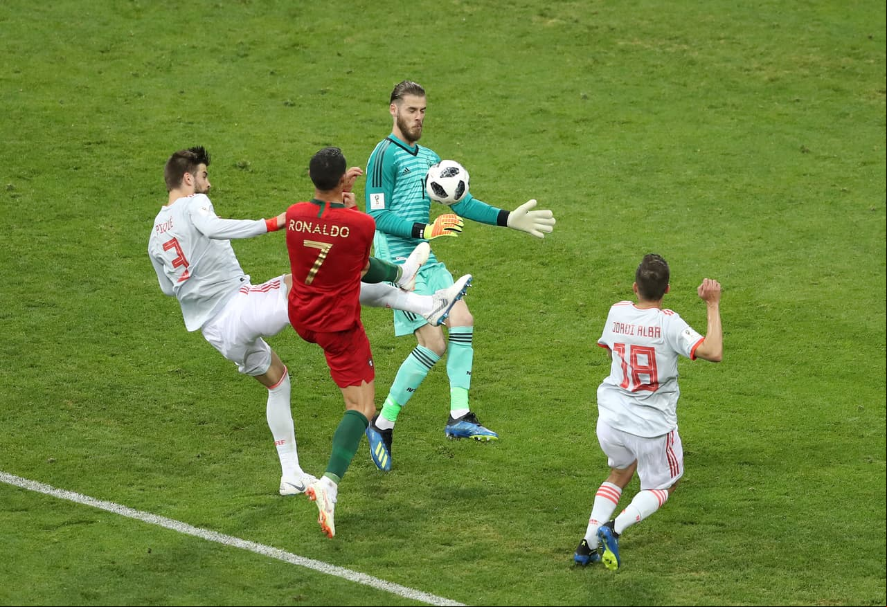 Pero Cristino Ronaldo no estaba dispuesto a perder sin dar la lucha y en una de esas jugadas tuvo un tiro libre que sería clave.