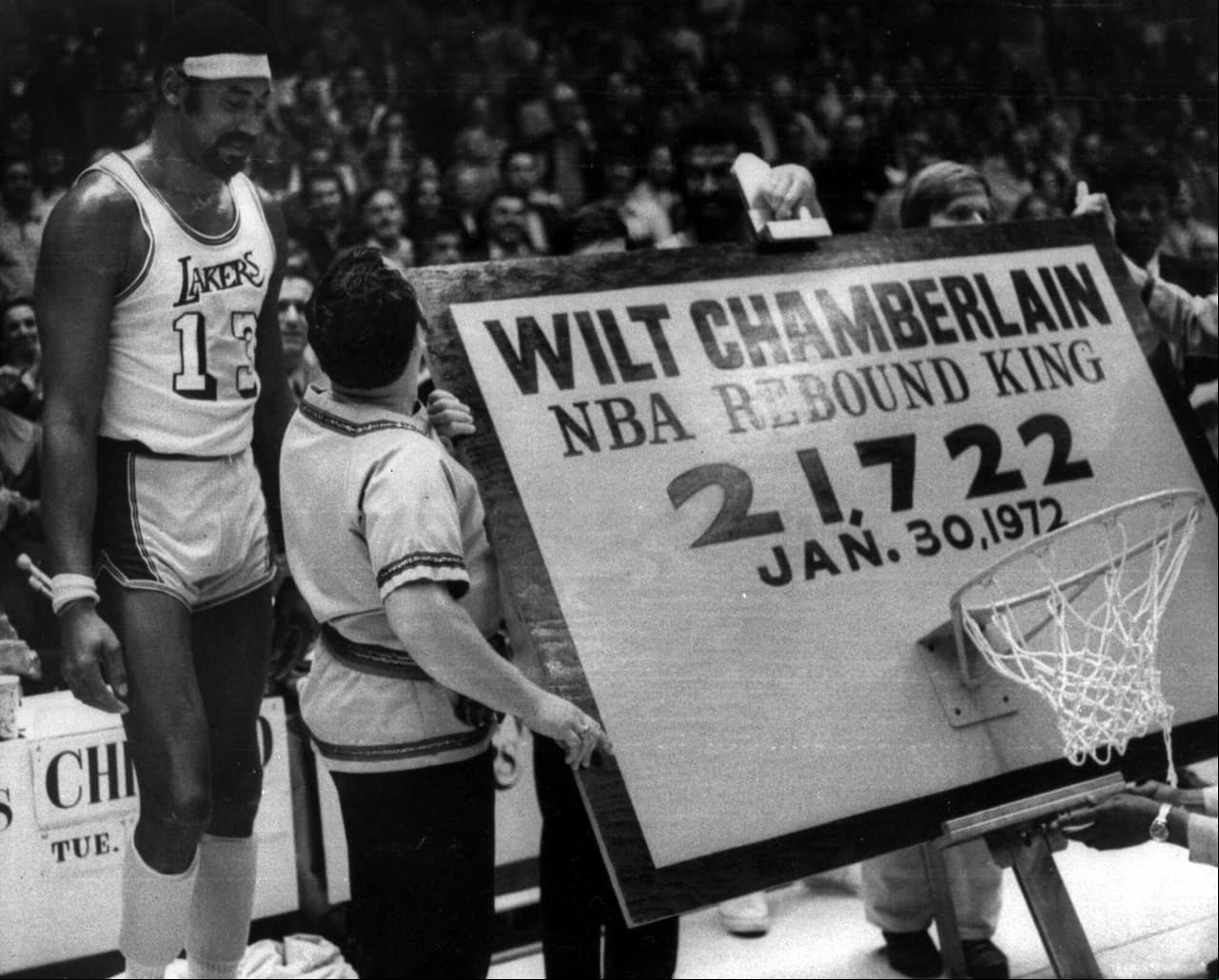 Anotó 100 puntos en un solo partido y durante siete años consecutivos (1960-66) fue el máximo anotador de la NBA. Conquistó la NBA en 1967 con Philadelphia 76ers y en 1972 con LA Lakers.