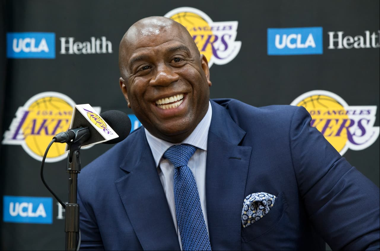 8. Los Angeles Lakers en NBA, 3.3 billones de dólares.
