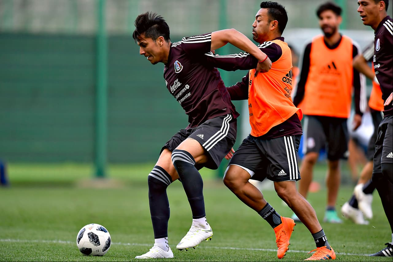 Marco Fabián y Carlos Salcedo, compañeros en Eintracht Frankfurt, saben que de la exigencia en cada entrenamiento se van a resolver las dudas sobre su presencia como titulares.