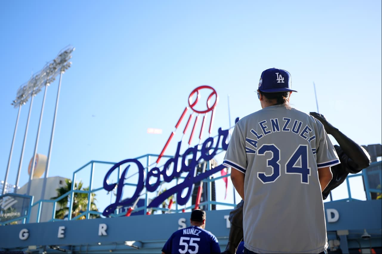 Homenaje a Fernando Valenzuela en el Juego 1 de la Serie Mundial