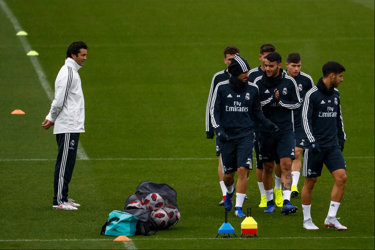 Entre los jugadores las caras seguían largas, salvo para Javi Sánchez, De la Fuente, Álex, López y Fran García, jugadores del Castilla que entrenaron con el equipo.