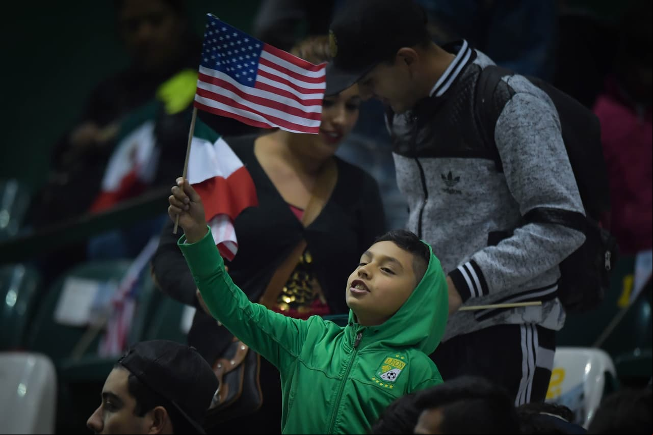 El jugador estadounidense tuvo una cálida bienvenida ante cuatro mil aficionados presentes en el Nou Camp. Allí aseguró que llega al equipo a jugar fútbol y a "ser campeón". Además de ratificar que "no cree en los muros" y que él empezó a jugar al fútbol con mexicanos, por lo tanto jugar en México "es un sueño".