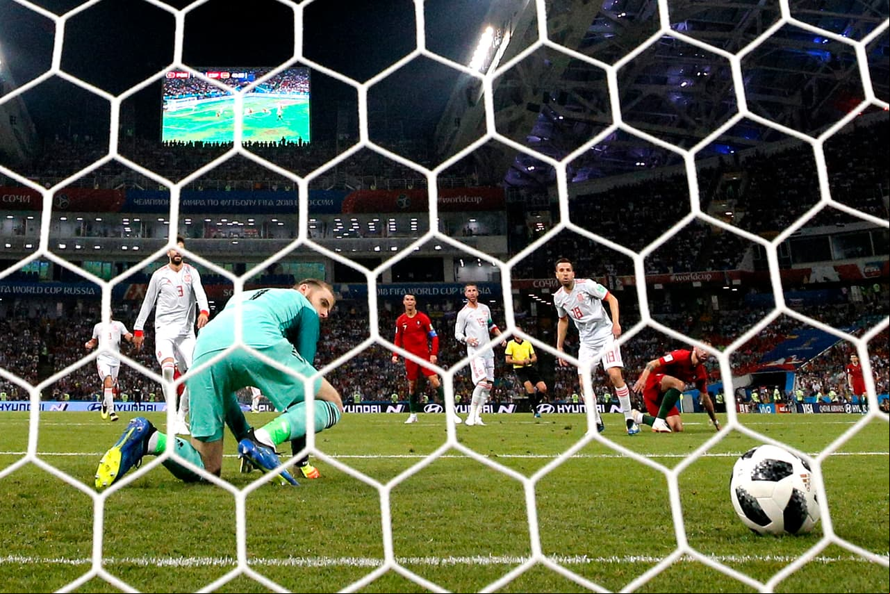 La jugada tuvo la complicidad de David De Gea, que no pudo dominar el balón.