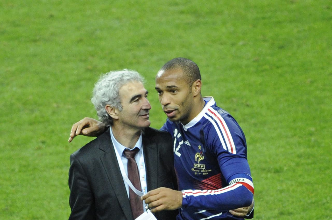 Raymond Domenech y Thierry Henry justificaron lo ocurrido en que se trataban de 'cosas que tiene el fútbol'.