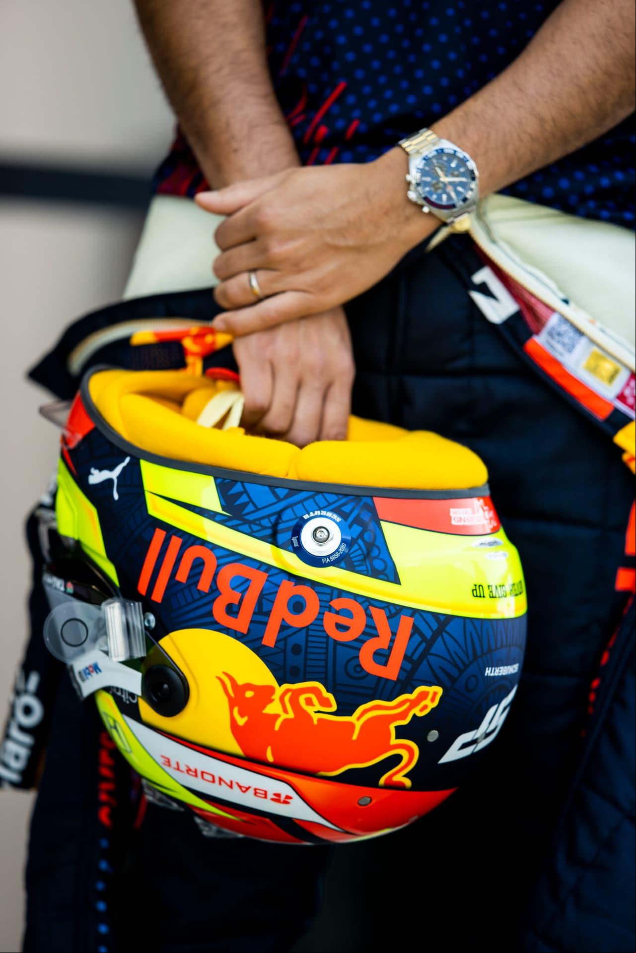 Checo Pérez fue el encargado de conducir el auto de Red Bull en el segundo día de prácticas de pretemporada de la Fórmula 1 para buscar la confiabilidad del RB16b. Su trabajo se basó en tandas largas y simulación de carrera con llantas de compuesto duro.