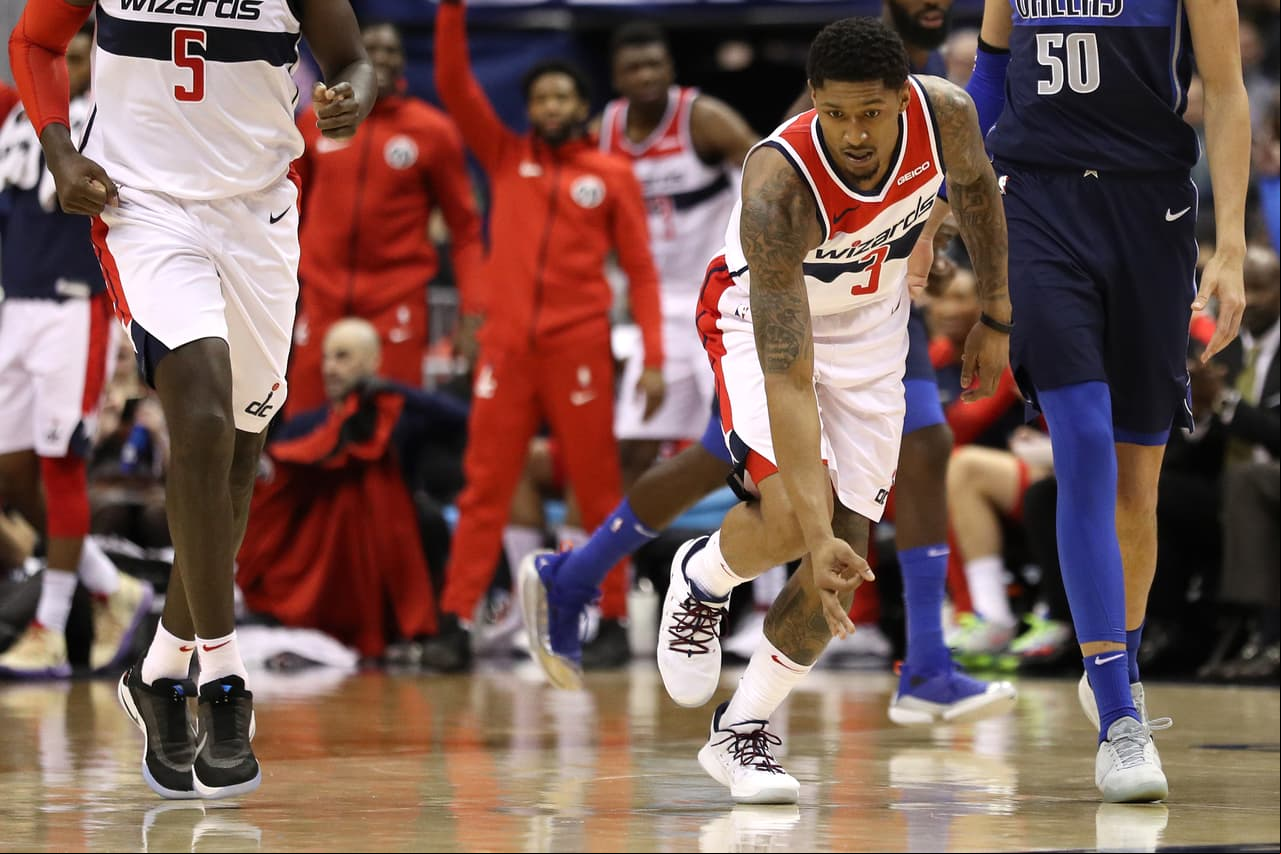 Mavericks 123-132 Wizards: fue un duelo sin mucho en juego, más allá del orgullo de siempre en cada jornada. A pesar del buen rendimiento de Luka Doncic con Dallas (31 puntos), Bradley Beal estuvo muy cerca (30 puntos) y lideró este triunfo de Washington que mantine alguna ilusión de meterse a playoffs.