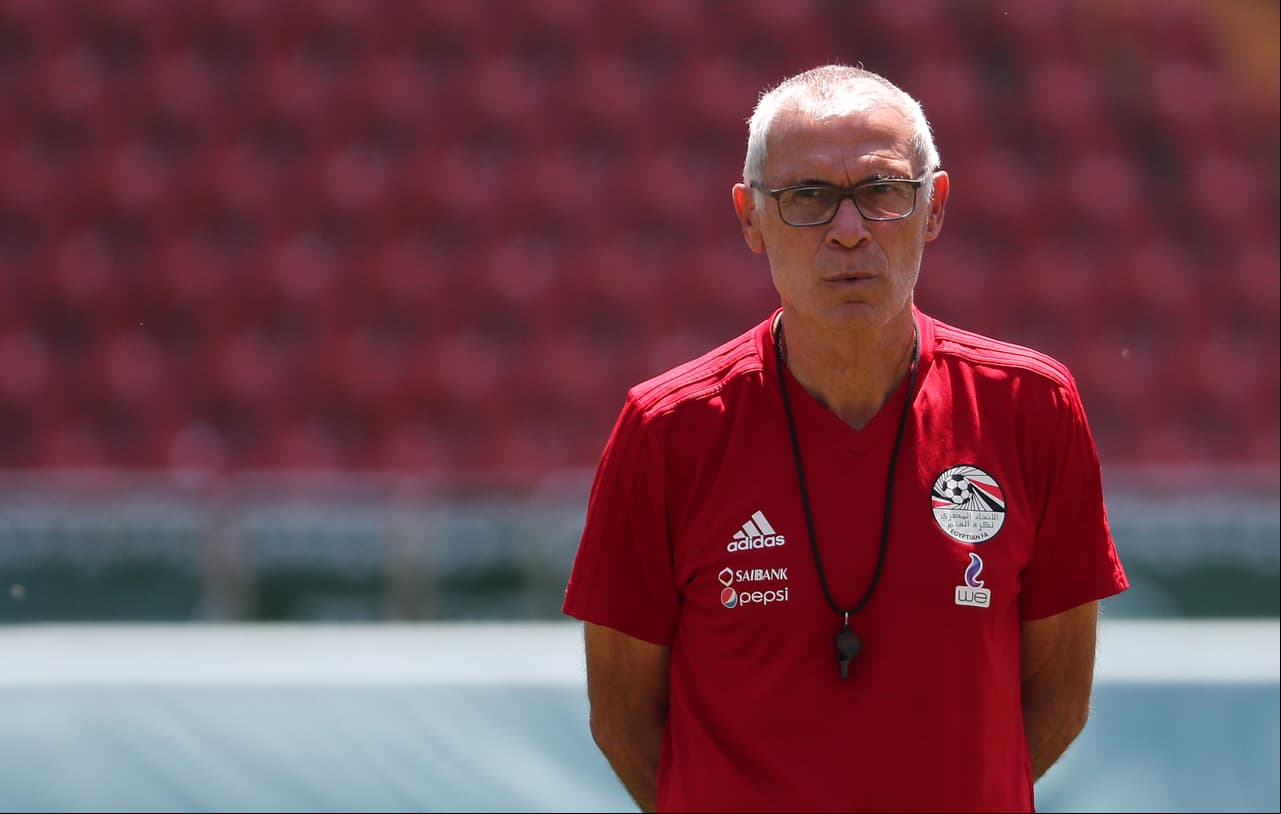 Egypt's Argentine coach Hector Raul Cuper looks at his players during a training session at the Akhmat Arena stadium in Grozny on June 23, 2018. (Photo by KARIM JAAFAR / AFP) (Photo credit should read KARIM JAAFAR/AFP/Getty Images)