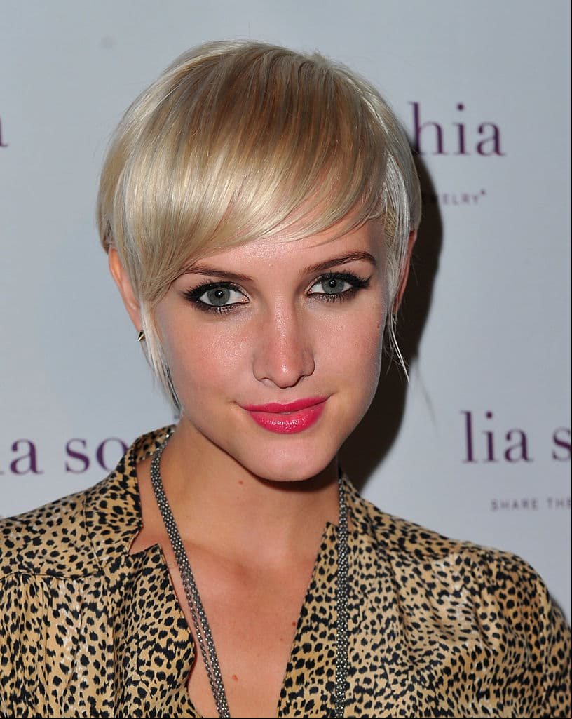Un cuarto preguntó: '¿En qué planeta es Ashlee Simpson una de las 10 cantantes femeninas más importantes de todos los tiempos? Y HOLA, Ann Wilson, ¿alguien?