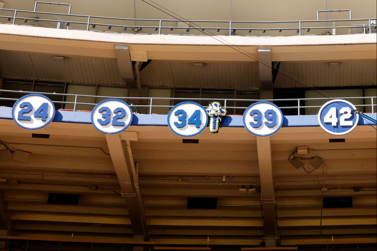 Homenaje a Fernando Valenzuela en el Juego 1 de la Serie Mundial