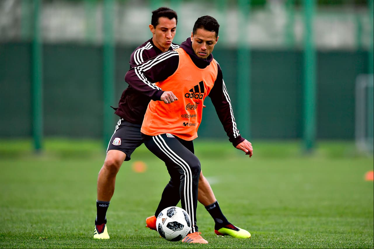 De igual forma, Javier Hernández deja su mayor esfuerzo con la idea de consolidarse en el grupo titular que esté contra Alemania el domingo 17 de junio.