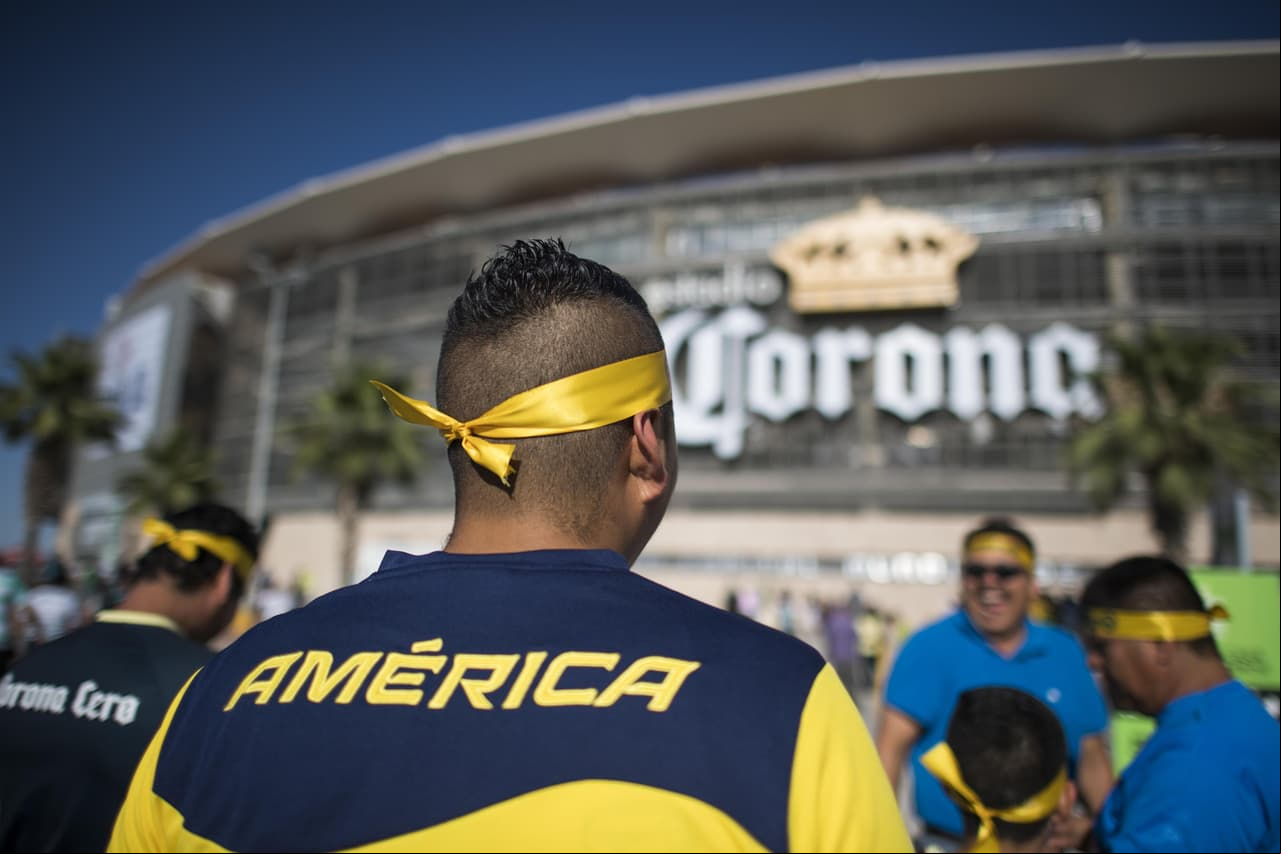 El Estadio Corona se colmó de aficionados, en su mayoría de Santos, para presenciar la ida de la semifinal. Desde la previa, la gente prendió el ambiente pero siempre con respeto por el rival.