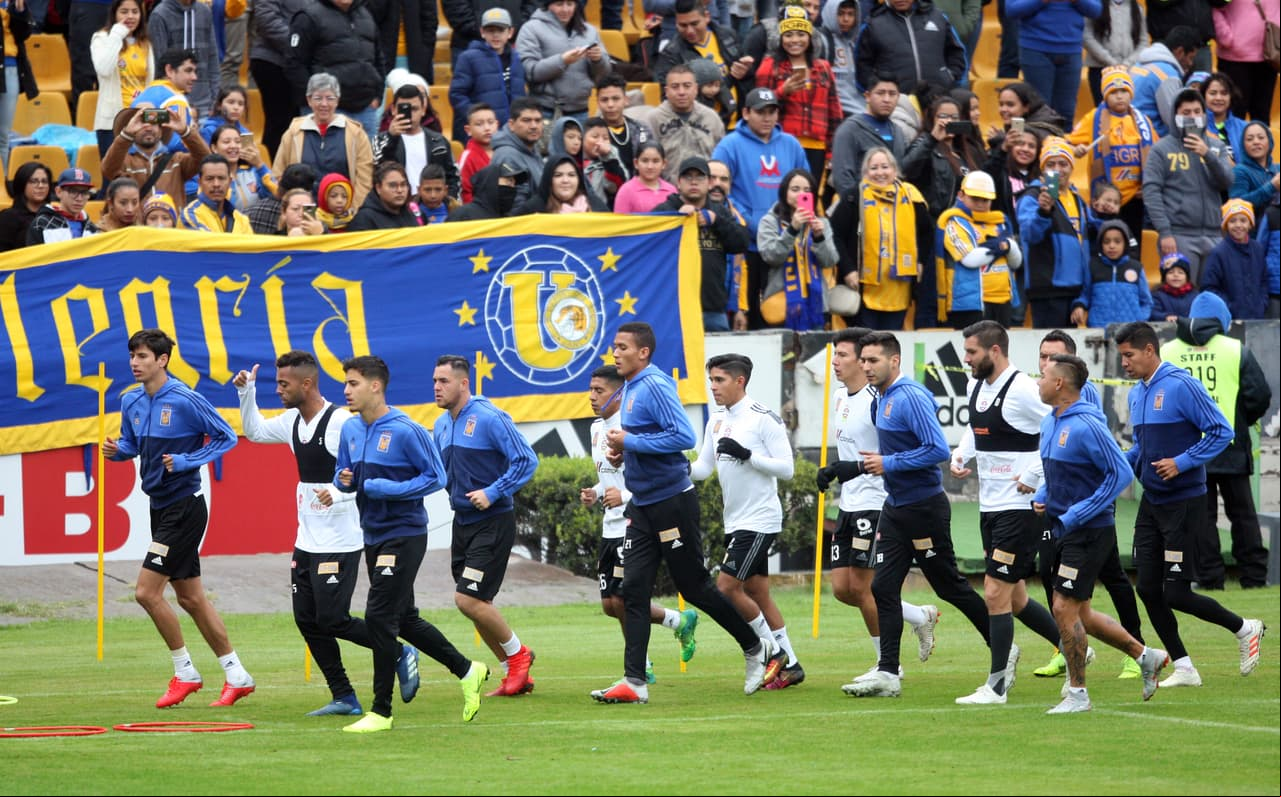 Tigres vivió una jornada especial con más de 10 mil aficionados que vieron un entrenamiento que, en ausencia del técnico Ricardo 'Tuca' Ferretti, fue una reconexión previo al regreso de la Liga MX.