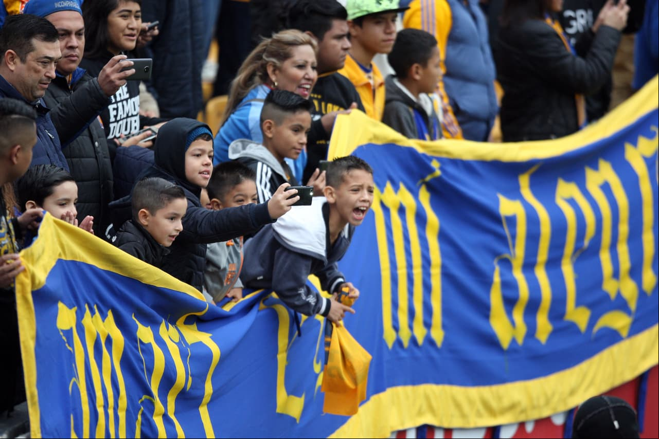 Tigres vivió una jornada especial con más de 10 mil aficionados que vieron un entrenamiento que, en ausencia del técnico Ricardo 'Tuca' Ferretti, fue una reconexión previo al regreso de la Liga MX.