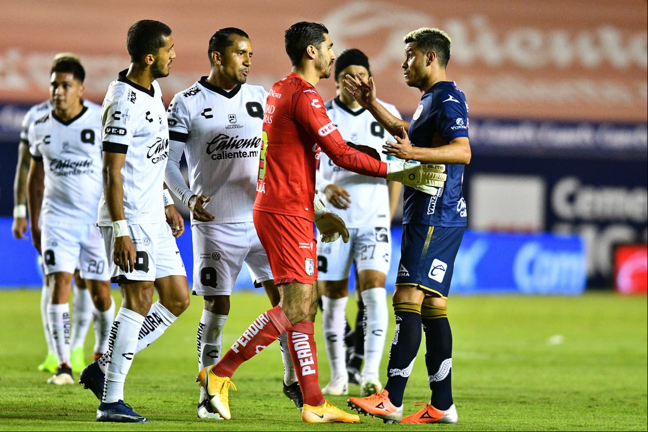 Los gallos se fueron al frente al inicio de la segunda mitad; el gol del empate se les negaba.
