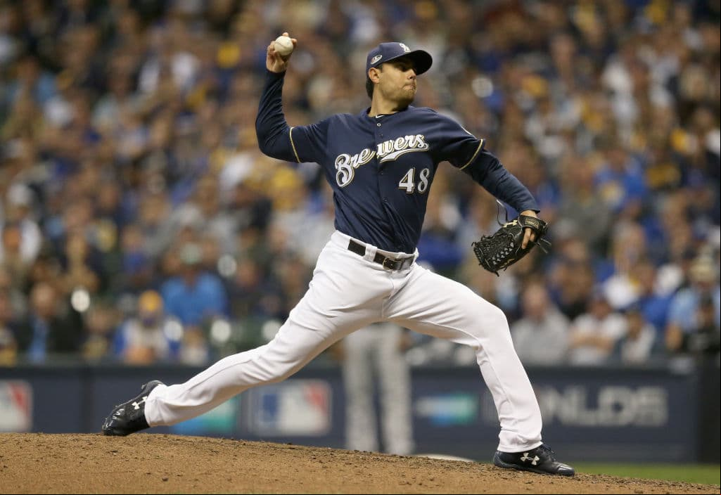 El juego se fue a extrainnings y vino a lanzar el mexicano Joakim Soria. Tiró un perfecto décimo capítulo, retirando en orden a los Rockies. Al final, el de Monclova, Coahuila, se apuntó la decisión.